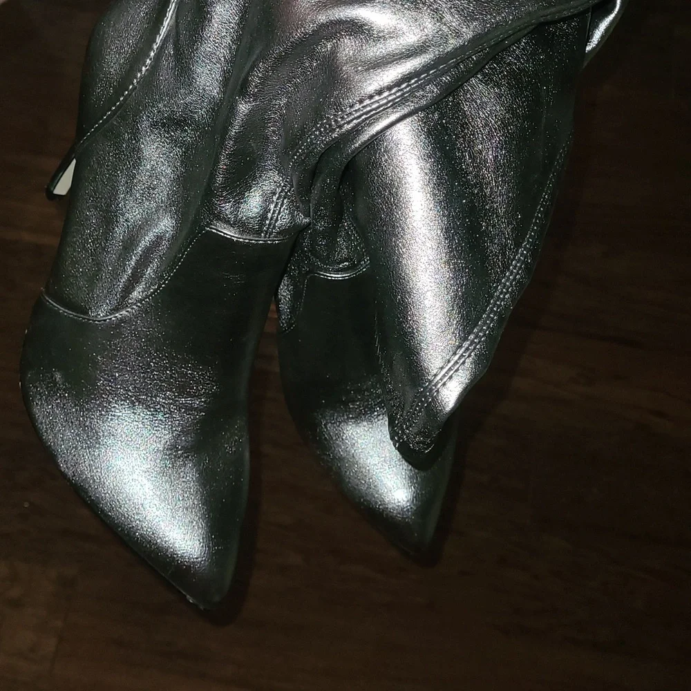 Elegant Pewter Metallic Knee-High Boots - Size 8.5